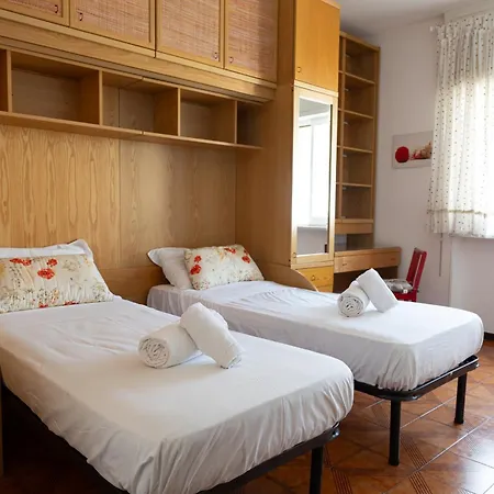 Vivilo Collection - Santa Laura 2bdr With Balcony Apartamento