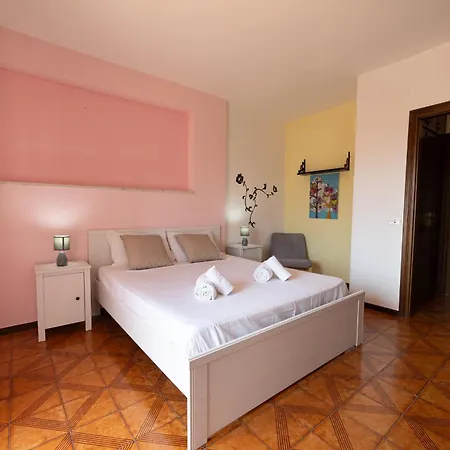Vivilo Collection - Santa Laura 2bdr With Balcony Lejlighed